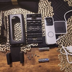 Link White and Black Security Camera System